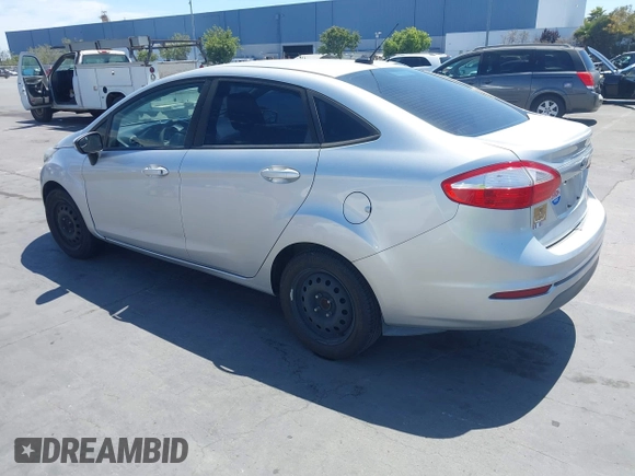 2014 Ford Fiesta S z VIN 3FADP4AJ0EM102338, wystawiony jako IAAI lot #42670979 z przebiegiem 141 301 mil mil oraz . Historia ofert i sprzedaży dostępna na DreamBid. Obrazek 3.