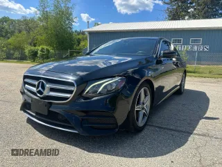 2019 Mercedes-Benz E 300 z VIN WDDZF4KB6KA566954, wystawiony jako Copart lot #61005125 z przebiegiem 113 541 mil mil oraz Czysty tytuł • Clean title. Historia ofert i sprzedaży dostępna na DreamBid. Obrazek 1.