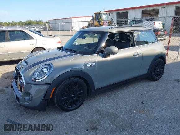 2020 MINI Hardtop Cooper S z VIN WMWXR5C00L2M23924, wystawiony jako IAAI lot #41520706 z przebiegiem 123 006 mil mil oraz . Historia ofert i sprzedaży dostępna na DreamBid. Obrazek 17.