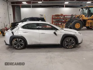 2021 Lexus UX 250h z VIN JTHP9JBHXM2041595, wystawiony jako IAAI lot #41046223 z przebiegiem 27 773 mil mil oraz . Historia ofert i sprzedaży dostępna na DreamBid. Obrazek 14.