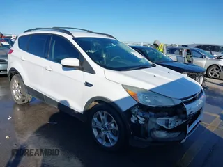 2013 Ford Escape SE with VIN 1FMCU0G9XDUD01410, listed as a IAAI auction lot 41758032 with 154,208 mi miles. Bid and sale history available at carsss.com. Image 1.
