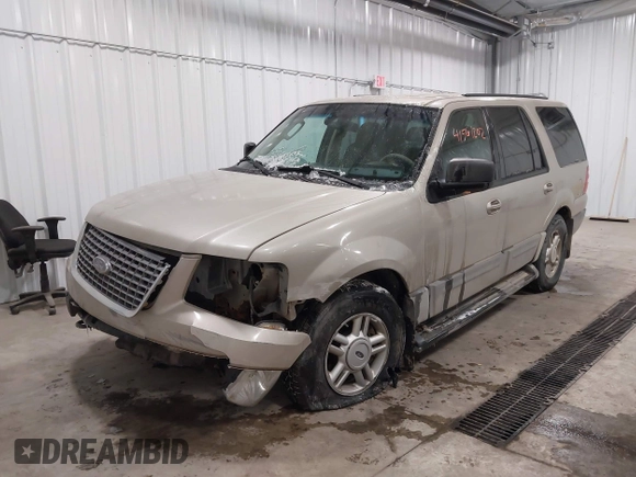2004 Ford Expedition Special Service with VIN 1FMPU16L34LB27156, listed as a IAAI auction lot 41561202 with 230,318 mi miles. Bid and sale history available at carsss.com. Image 6.