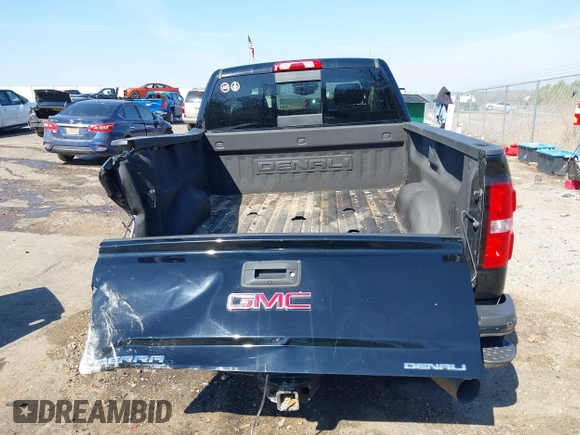 2019 GMC Sierra 2500HD Denali with VIN 1GT12SEY3KF207121, listed as a IAAI auction lot 38782753 with 87,337 mi miles. Bid and sale history available at carsss.com. Image 17.
