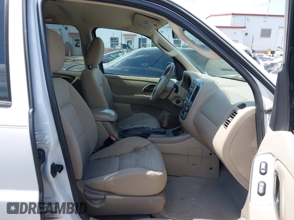 2005 Ford Escape XLT with VIN 1FMYU93125DA22612, listed as a IAAI auction lot 41971728 with 192,461 mi miles. Bid and sale history available at carsss.com. Image 5.