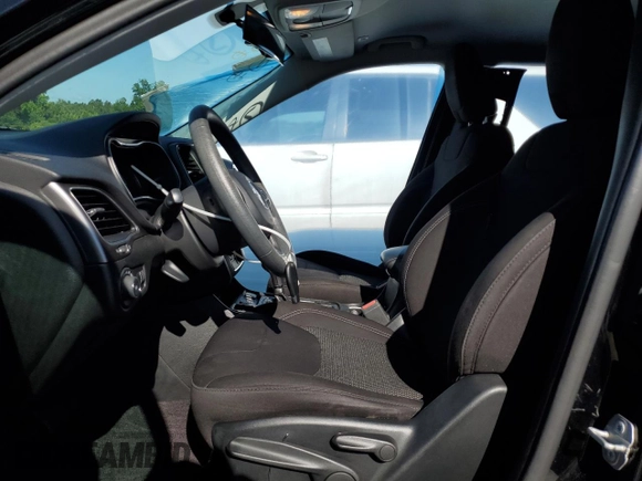 2019 Jeep Cherokee Latitude with VIN 1C4PJLCB4KD187328, listed as a Copart auction lot 61162315 with 80,088 mi miles and Salvage title. Bid and sale history available at DreamBid. Image 7.