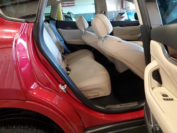 2020 Maserati Levante S with VIN ZN661YUL8LX343823, listed as a Copart auction lot 44697995 with 35,204 mi miles and Salvage title. Bid and sale history available at DreamBid. Image 11.