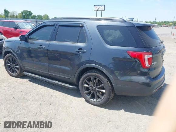 2017 Ford Explorer XLT z VIN 1FM5K8D8XHGA86463, wystawiony jako IAAI lot #42043922 z przebiegiem 83 025 mil mil oraz . Historia ofert i sprzedaży dostępna na DreamBid. Obrazek 3.