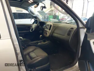 2007 Ford Escape Limited с VIN 1FMCU94197KA36921, выставлен на аукционе IAAI как лот 40426720 с пробегом 177 909 миль миль и . История ставок и продаж доступна на DreamBid. Изображение 5.