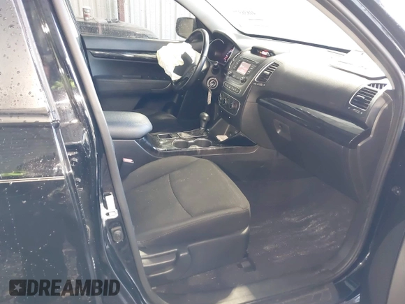 2014 Kia Sorento LX with VIN 5XYKT4A73EG471273, listed as a IAAI auction lot 41838577 with 102,760 mi miles and . Bid and sale history available at carsss.com. Image 5.