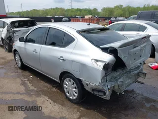 2019 Nissan Versa SV z VIN 3N1CN7AP4KL855196, wystawiony jako IAAI lot #42081644 z przebiegiem 79 527 mil mil oraz . Historia ofert i sprzedaży dostępna na DreamBid. Obrazek 3.