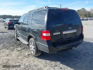 2008 Ford Expedition SSV with VIN 1FMFU15548LA06091, listed as a IAAI auction lot 41704368 with 277,648 mi miles. Bid and sale history available at carsss.com. Image 3.