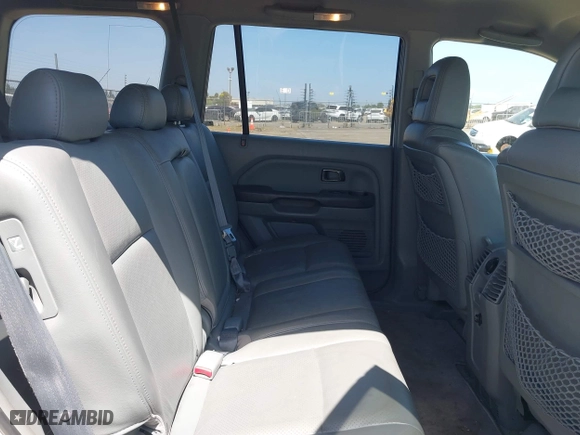 2004 Honda Pilot EX with VIN 2HKYF18514H614300, listed as a IAAI auction lot 42044675 with 251,963 mi miles. Bid and sale history available at carsss.com. Image 8.