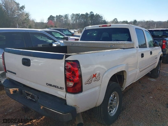 2004 Chevrolet Silverado 2500HD LT3 with VIN 1GCHK23G74F114579, listed as a IAAI auction lot 41794758 with 184,369 mi miles. Bid and sale history available at carsss.com. Image 4.