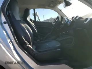 2016 Smart fortwo Passion z VIN WMEFJ5DAXGK125319, wystawiony jako Copart lot #87961455 z przebiegiem 37 246 mil mil oraz Szkody całkowita. Historia ofert i sprzedaży dostępna na DreamBid. Obrazek 10.