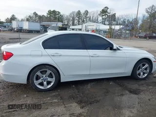 2015 BMW 3 Series 328i xDrive z VIN WBA3B5C51FF959597, wystawiony jako IAAI lot #41531841 z przebiegiem 143 424 mil mil oraz . Historia ofert i sprzedaży dostępna na DreamBid. Obrazek 13.