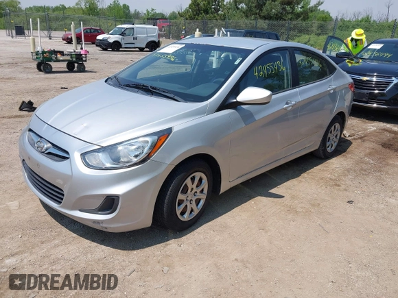 2014 Hyundai Accent GLS z VIN KMHCT4AE1EU637366, wystawiony jako IAAI lot #42455436 z przebiegiem 121 764 mil mil oraz . Historia ofert i sprzedaży dostępna na DreamBid. Obrazek 2.