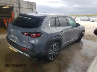 2023 Mazda CX-50 Premium Plus z VIN 7MMVABEY7PN111204, wystawiony jako Copart lot #44096543 z przebiegiem 6 476 mil mil oraz . Historia ofert i sprzedaży dostępna na DreamBid. Obrazek 3.