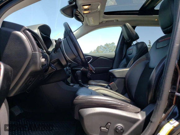 2021 Jeep Cherokee Trailhawk with VIN 1C4PJMBX8MD167153, listed as a Copart auction lot 54929845 with 52,800 mi miles and Clean title. Bid and sale history available at DreamBid. Image 7.