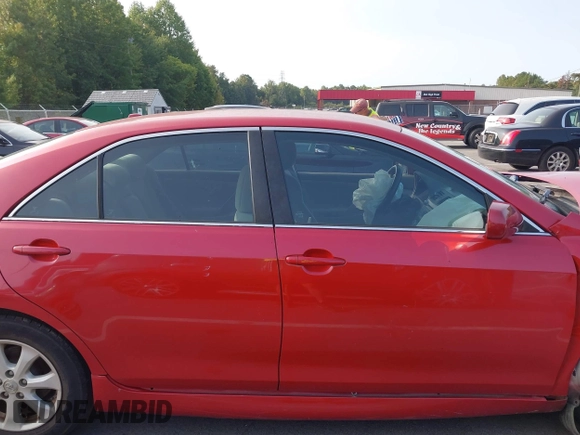2011 Toyota Camry LE z VIN 4T1BF3EKXBU145752, wystawiony jako IAAI lot #40278431 z przebiegiem 174 130 mil mil oraz . Historia ofert i sprzedaży dostępna na DreamBid. Obrazek 13.