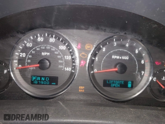 2007 Jeep Commander Sport z VIN 1J8HG48P17C545682, wystawiony jako IAAI lot #41369706 z przebiegiem 187 900 mil mil oraz . Historia ofert i sprzedaży dostępna na DreamBid. Obrazek 7.