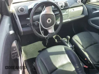 2014 Smart fortwo Passion z VIN WMEEJ9AA4EK787658, wystawiony jako Copart lot #63438465 z przebiegiem Nie podano mil oraz Czysty tytuł • Clean title. Historia ofert i sprzedaży dostępna na DreamBid. Obrazek 8.