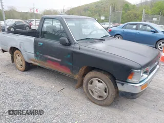 1994 Toyota Pickup DLX z VIN 4TARN81P5RZ193723, wystawiony jako IAAI lot #42120493 z przebiegiem 128 088 mil mil oraz . Historia ofert i sprzedaży dostępna na DreamBid. Obrazek 1.