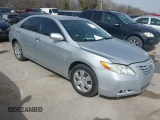 2008 Toyota Camry LE z VIN 4T1BE46K28U252679, wystawiony jako IAAI lot #41743148 z przebiegiem 155 816 mil mil oraz . Historia ofert i sprzedaży dostępna na DreamBid. Obrazek 1.