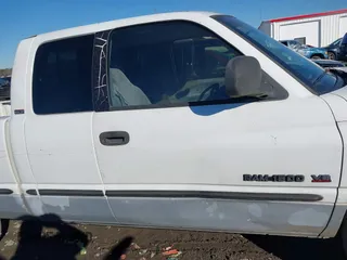 1999 Dodge 1500 z VIN 1B7HC13Z3XJ580696, wystawiony jako IAAI lot #41311605 z przebiegiem 244 120 mil mil oraz . Historia ofert i sprzedaży dostępna na DreamBid. Obrazek 13.