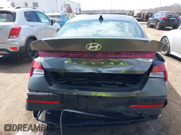 2025 Hyundai Elantra SE z VIN KMHLL4DG0SU855615, wystawiony jako IAAI lot #41887162 z przebiegiem 24 180 mil mil oraz . Historia ofert i sprzedaży dostępna na DreamBid. Obrazek 6.
