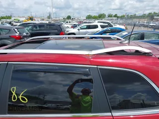 2017 Jeep Cherokee Latitude z VIN 1C4PJMCS0HW563302, wystawiony jako IAAI lot #42440735 z przebiegiem 63 889 mil mil oraz . Historia ofert i sprzedaży dostępna na DreamBid. Obrazek 17.