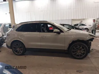 2021 Porsche Cayenne z VIN WP1AA2AY2MDA02282, wystawiony jako IAAI lot #41960123 z przebiegiem 31 608 mil mil oraz . Historia ofert i sprzedaży dostępna na DreamBid. Obrazek 13.