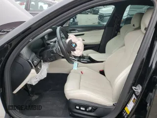 2020 BMW M5 z VIN WBSJF0C02LCE10800, wystawiony jako Copart lot #60674545 z przebiegiem Nie podano mil oraz Szkoda całkowita • Salvage title. Historia ofert i sprzedaży dostępna na DreamBid. Obrazek 7.