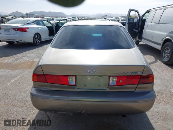 2001 Toyota Camry CE z VIN 4T1BG22K31U069513, wystawiony jako IAAI lot #42243673 z przebiegiem 137 241 mil mil oraz . Historia ofert i sprzedaży dostępna na DreamBid. Obrazek 16.