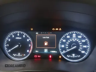 2017 Genesis G80 3.8L z VIN KMHGN4JE4HU175479, wystawiony jako IAAI lot #42161608 z przebiegiem 118 066 mil mil oraz . Historia ofert i sprzedaży dostępna na DreamBid. Obrazek 7.