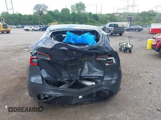 2021 Tesla Model Y Long Range z VIN 5YJYGDEE6MF070068, wystawiony jako IAAI lot #42224634 z przebiegiem 33 850 mil mil oraz . Historia ofert i sprzedaży dostępna na DreamBid. Obrazek 16.