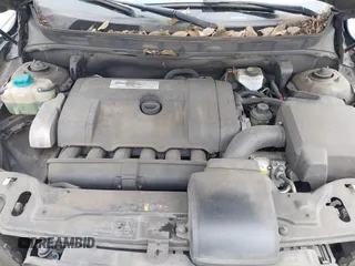 2014 Volvo XC90 with VIN YV4952CY8E1688625, listed as a IAAI auction lot 42046705 with 121,880 mi miles. Bid and sale history available at carsss.com. Image 10.
