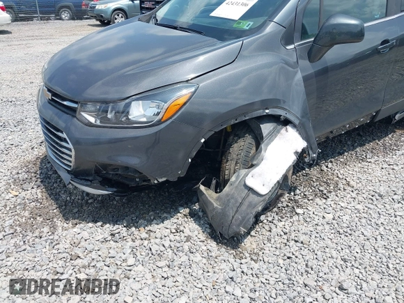 2020 Chevrolet Trax LT with VIN 3GNCJLSB8LL138202, listed as a IAAI auction lot 42431306 with 12,285 mi miles and . Bid and sale history available at DreamBid. Image 6.