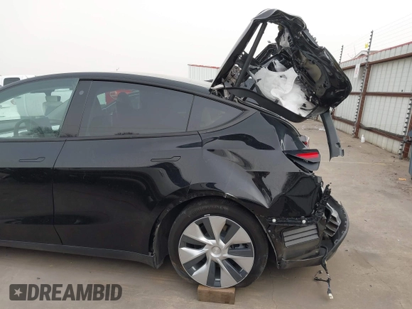 2022 Tesla Model Y Long Range z VIN 7SAYGAEE5NF428327, wystawiony jako IAAI lot #41698750 z przebiegiem 26 846 mil mil oraz . Historia ofert i sprzedaży dostępna na DreamBid. Obrazek 20.