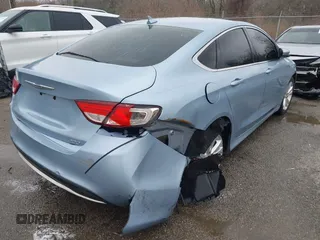 2015 Chrysler 200 Limited z VIN 1C3CCCAB8FN712908, wystawiony jako IAAI lot #41586183 z przebiegiem 194 890 mil mil oraz . Historia ofert i sprzedaży dostępna na DreamBid. Obrazek 4.