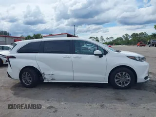 2024 Toyota Sienna LE with VIN 5TDKRKEC3RS193834, listed as a IAAI auction lot 41661835 with 15,617 mi miles. Bid and sale history available at carsss.com. Image 13.