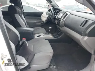 2014 Toyota Tacoma PreRunner z VIN 3TMJU4GN3EM170360, wystawiony jako IAAI lot #42438394 z przebiegiem 223 101 mil mil oraz . Historia ofert i sprzedaży dostępna na DreamBid. Obrazek 5.