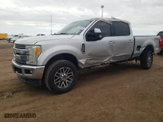 2017 Ford Super Duty F-250 SRW Lariat with VIN 1FT7W2BT1HEB57728, listed as a Copart auction lot 61500694 with 271,849 mi miles and Salvage Title. Bid and sale history available at carsss.com. Image 1.