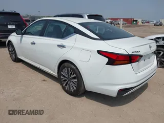 2025 Nissan Altima SV z VIN 1N4BL4DVXSN378609, wystawiony jako IAAI lot #42318744 z przebiegiem 4 751 mil mil oraz . Historia ofert i sprzedaży dostępna na DreamBid. Obrazek 3.