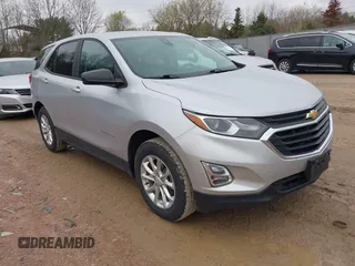 2020 Chevrolet Equinox LS z VIN 2GNAX5EV2L6232295, wystawiony jako IAAI lot #42142614 z przebiegiem 88 042 mil mil oraz . Historia ofert i sprzedaży dostępna na DreamBid. Obrazek 1.