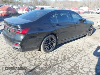 2021 BMW 7 Series 750i xDrive with VIN WBA7U2C01MCF94533, listed as a IAAI auction lot 41698642 with 83,016 mi miles. Bid and sale history available at carsss.com. Image 4.