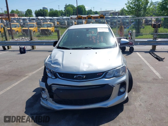 2019 Chevrolet Sonic LT z VIN 1G1JD5SB3K4112641, wystawiony jako IAAI lot #42183793 z przebiegiem 45 418 mil mil oraz . Historia ofert i sprzedaży dostępna na DreamBid. Obrazek 13.