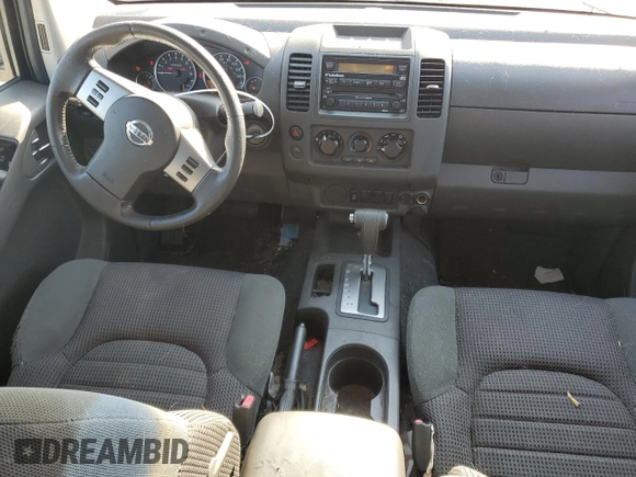 2006 Nissan Frontier SE z VIN 1N6AD07U96C454480, wystawiony jako Copart lot #57913575 z przebiegiem 218 586 mil mil oraz Czysty tytuł • Clean title. Historia ofert i sprzedaży dostępna na DreamBid. Obrazek 8.