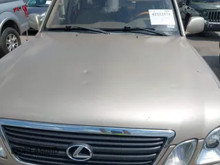 2001 Lexus LX 470 with VIN JTJHT00W713511796, listed as a IAAI auction lot 42222574 with 297,427 mi miles and . Bid and sale history available at carsss.com. Image 6.