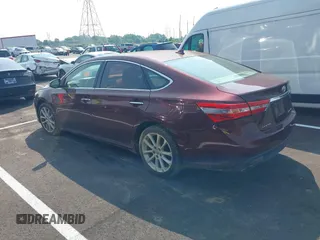 2013 Toyota Avalon XLE z VIN 4T1BK1EB6DU029564, wystawiony jako IAAI lot #42425157 z przebiegiem 228 767 mil mil oraz . Historia ofert i sprzedaży dostępna na DreamBid. Obrazek 3.