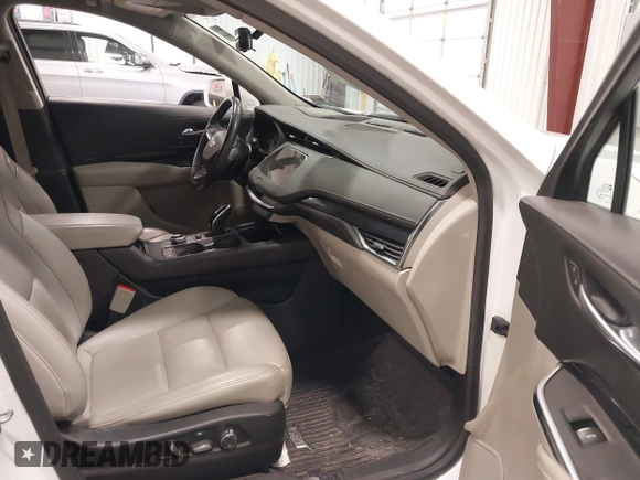 2020 Cadillac XT4 AWD Premium Luxury with VIN 1GYFZDR47LF073892, listed as a IAAI auction lot 42173334 with 40,289 mi miles. Bid and sale history available at carsss.com. Image 5.